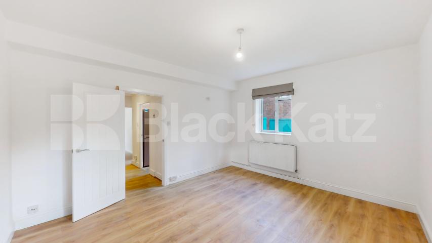 Newly refurbished three double bed flat in the heart of St Johns Wood St Johns Wood Road, St Johns Wood